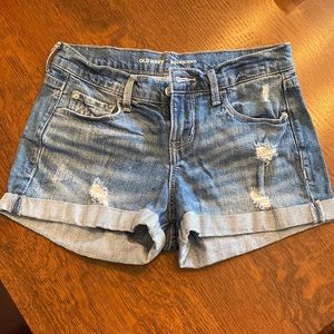 medium wash boyfriend shorts